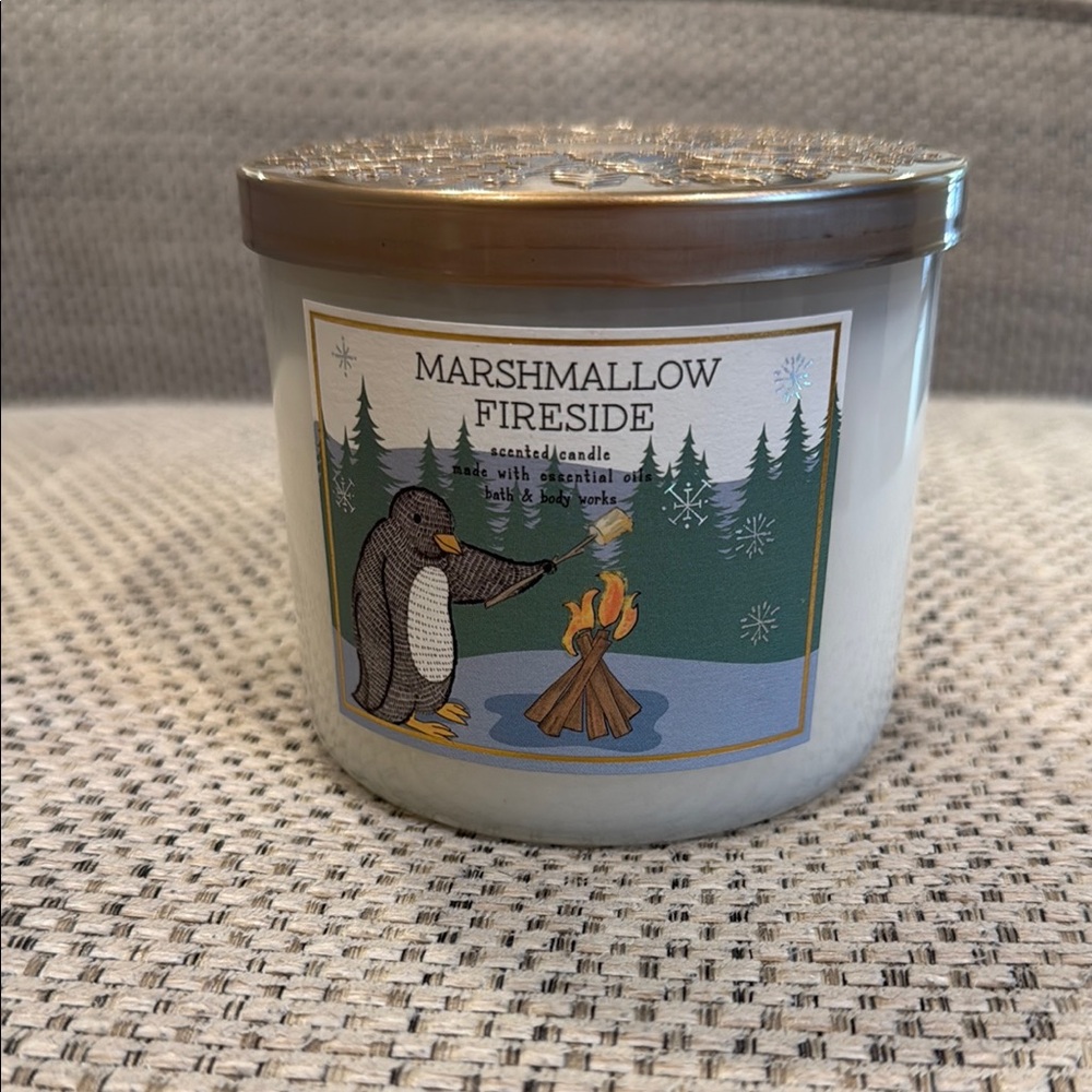 Bath & Body Works Marshmallow Fireside Candle with Penguin Design